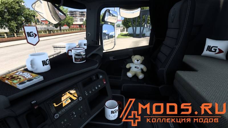 Mod Аксессуары в кабину грузовика v1.1 для ETS 2 (v1.47.x)